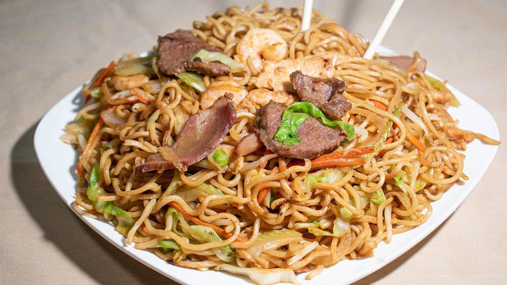 Ming'S Special Chow Mein · contains a little bit of veg. BBQ pork, chicken, beef and shrimp all mixed together with noodle.

If you want it pan fried noodle, then the veg and meat will sit on top of the noodle.