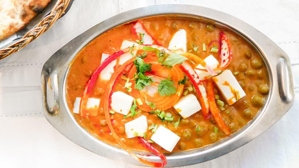Mutter Paneer · Homemade cheese with green peas, onions and tomato sauce.