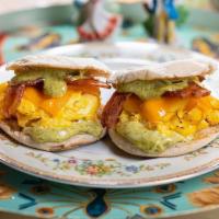 Tow Bacon, Egg And Cheddar Muffins · 2 english muffins with bacon, cheddar, egg, lemon herb aioli