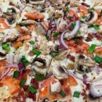 Alfredo Garlic Chicken · White sauce, cheese, chicken, fresh mushrooms, tomatoes, bacon, green and red onion.