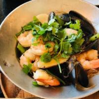 Casa Seafood Noodle · Shrimps, clams, black mussels, glass noodle, green onion, and ginger in sesame, and soy sauc...