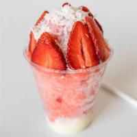 La Niña Fresa · Strawberry freeze, fresh strawberries, condensed milk, and shredded dry coconut. small size ...
