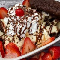 Gansito Dulce (16 Oz.) · Gansito, three scoops of ice cream strawberries, chocolate drizzle, chocolate sprinkles, whi...
