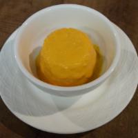 Mango Kulfi · Indian homemade ice cream in mango flavor.