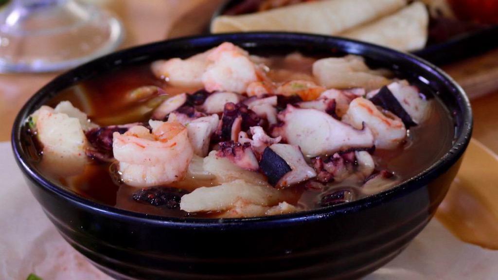 3 Mares · Seafood shrimp, octopus, and fish with vegetables and tortillas.