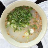Kapiak · Tapioca rice noodle, chicken broth, chicken, fried shallots, green onions, cilantro.