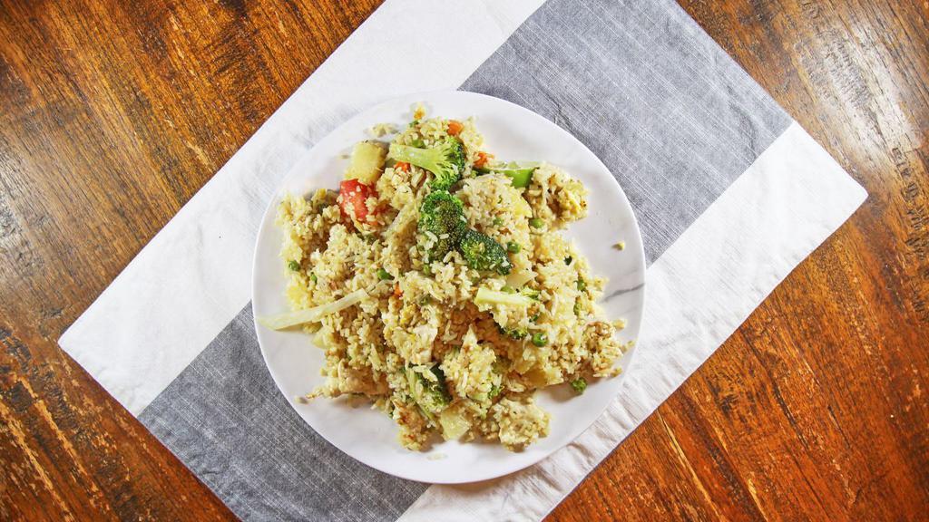  Pineapple  Fried Rice. · Fried rice with choice of meat, egg. Onion. Green onion, pineapple, raisins, cashew nut and pea-carrot. (Seafood $13.95)