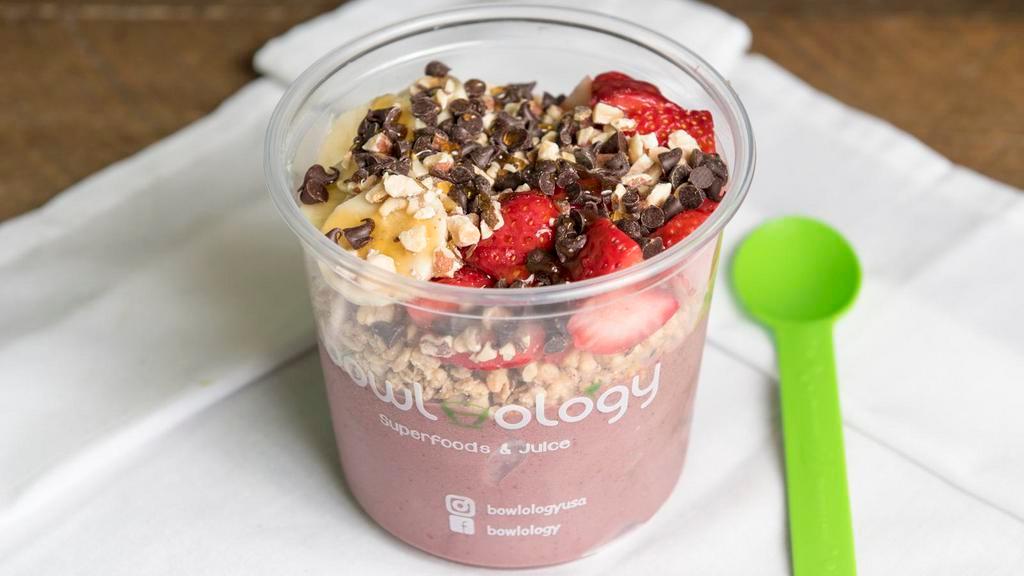 Pb Lover Bowl · Blend. Açaí or pitaya, strawberry, banana, bee pollen, peanut butter and choc. Almond milk. Topping: strawberry, banana, almonds, dark choc. Chips, granola and honey.
