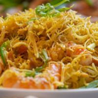 Singapore Vermicelli · Spicy. With prawns, pork and curry powder.