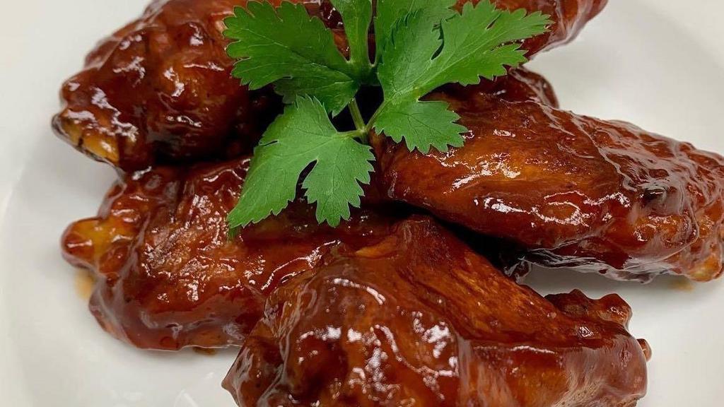 6 Wings · Traditional wings with your choice of buffalo, sweet BBQ, BBQ, mamis special recipe.