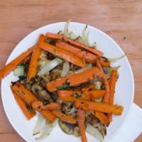 Roasted Organic Carrots Mushrooms & Onions (8Oz) · 