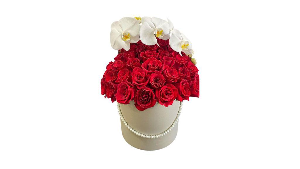 Simply Classic · Note that all flowers, boxes or wraps will not always be available and will be changed to the closest available option.

12  roses with an orchid on top.
