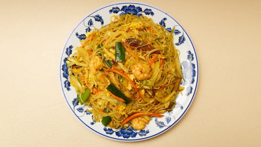 Singapore Rice Noodles · Hot. Thin rice noodle with bell pepper onion, BBQ pork, chicken and shrimp wok stir fried in yellow curry. Hot and spicy.