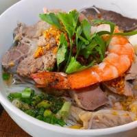 Hủ Tiếu Nam Vang (Nước) · nompenh rice noodle soup (or soup on the side option)