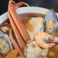 Caldo Mares / 7 Seas · camaron, pulpo, abulon, pata de cangrejo, pescado,
mejillon, camaron con cabeza verduras pap...
