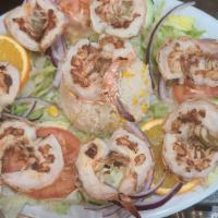 Camarones A La Plancha / Grill Shrimp · Servido con lechuga, naranja, jitomate, cebolla, pepino / served with lettuce, orange, tomat...