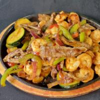 Fajita Mix ( Pollo, Carne Y Camarón  / Shrimp, Beef And Chicken ) · 