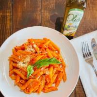 Penne Pasta, Choice Of Homemade Sauce & 2 Garlic Knots · Favorite. Penne pasta served with a choice of homemade sauce, served with two garlic knots. ...