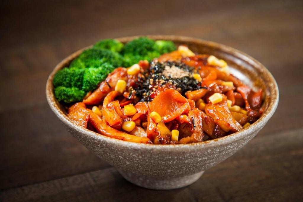 Spicy Teriyaki Chicken Bowl · Steamed white rice topped with grilled teriyaki chicken, broccoli, carrot and corn with spicy sauce