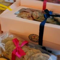 Gold Cookie Box · This one dozen treat box includes 12 delicious soft baked cookies that can definitely aim to...