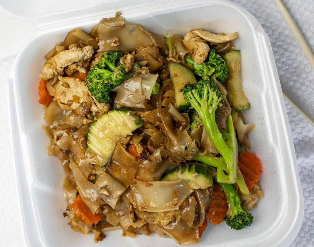 Pad Si Ew · Pan fried wide rice noodles, broccoli, carrots, and zucchini with homemade sweet sauce. Please specify your meat choice, chicken or pork or beef.