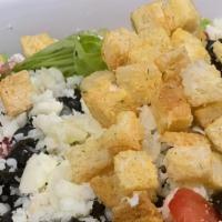 Green Mix Salad · Romaine  lettuce, fresh tomato, green peppers, black olives, croutons & mozzarella cheese.