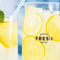 Fresh Lemonade · Homemade fresh lemonade, with ice and lemon.
