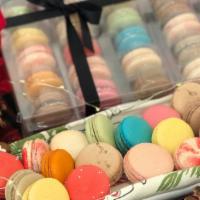 20 Count Macaron Gift Box · Box includes:
20 Assorted Macarons