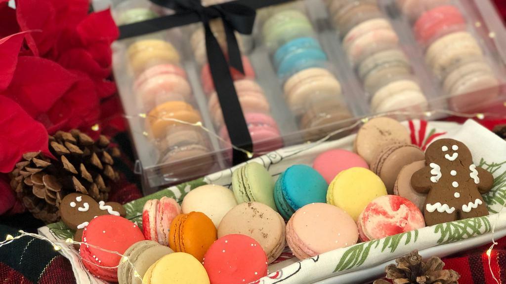 20 Count Macaron Gift Box · Box includes:
20 Assorted Macarons