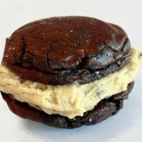 Edoughble Cookie Dough Sammies-Chocolate Chip · A scoop of Chocolate Chip edible cookie dough sandwiched between 2 Chocolate Cookies n' Drea...