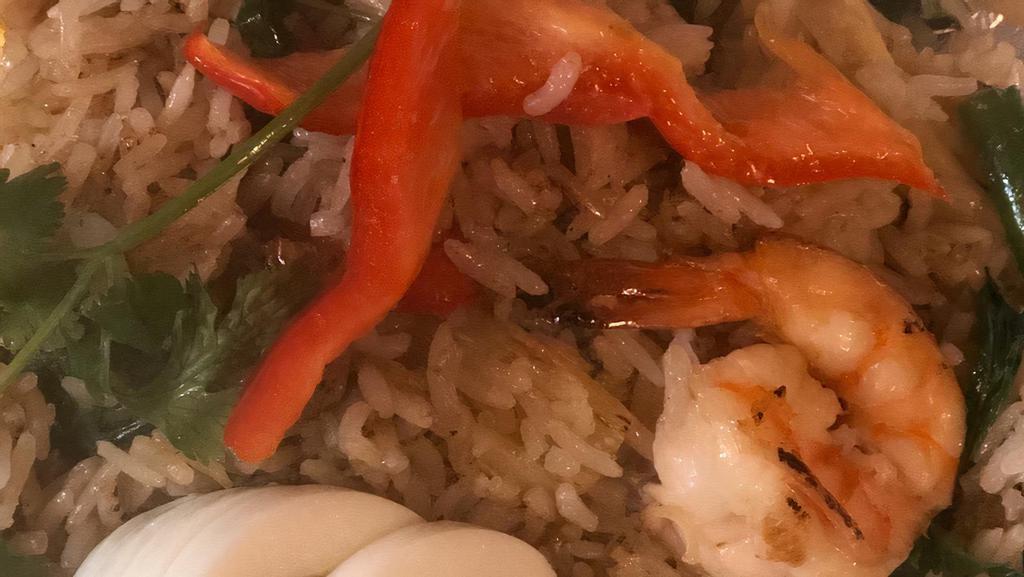 Green Curry Fried Rice · Pan-fried rice and prawns with green curry sauce, green bean, bamboo
shoot, bell pepper and sweet basil.