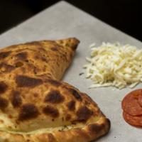 Pepperoni Calzone  · Marinara sauce ,pepperoni and mozzarela .