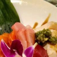 Sashimi Sample · 8 pcs daily special sashimi chef choice.