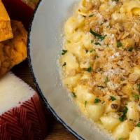 Modest Mac · mac’s cheese sauce, creamy cheddar & parmesan cheese, capped with spiced crispies & parsley
