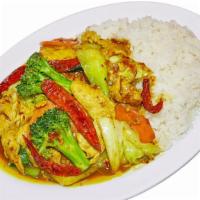 Com Ga Xao Cari · Chicken curry w/vegetables on steamed rice