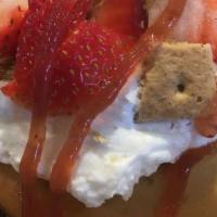 Strawberry Cheesecake Roll · cheesecake frosting, w/ graham crackers, fresh strawberries, and strawberry jam