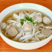Pho Bo Vien/Beefballs · Beefballs with aromatic beef broth with fresh rice noodles topped with white onions, green o...