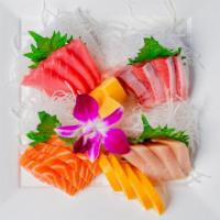 Sashimi Regular · 16 pcs of chef's choice combo sashimi.