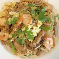 Pad Thai · Shrimp, chicken, tofu, egg, bean sprout.
