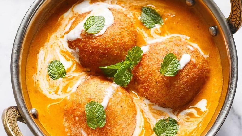 Nawabi Malai Kofta · Malai Kofta is a very popular Indian vegetarian dish where balls (kofta) made of potato and paneer are deep fried and served with a creamy and spiced tomato based curry.