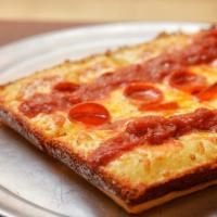The Detroiter (Large) · Pepperoni under the cheese and smoked cupping pepperoni on top.
