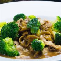 Pad Lad Nah Noodle · Pan flat rice noodles, topped with broccoli in gravy sauce.