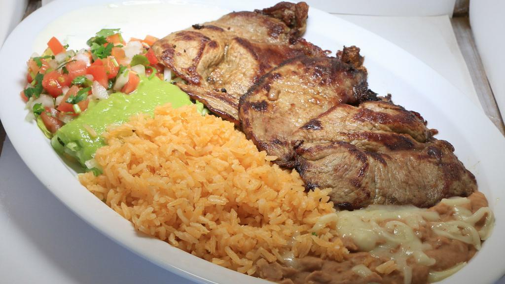 Plato De Carne Asada · Served with refried beans, rice, salad, and tortillas.