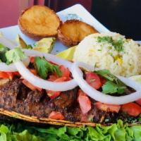 Mojarra Frita · Una Mojarra frita entera y deliciosa marinada en limón y especies. Servida con arroz, ensala...