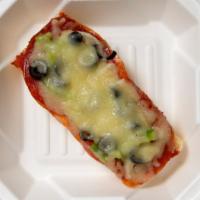 Boli-Pizza · Half a French roll, pizza sauce, pepperoni, green pepper, black olives, onions, cheese.