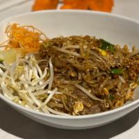 Pad Thai · Stir-fried rice noodle with bean sprout, onion, egg, and peanut in pad thai sauce.