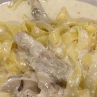 Fettuccine Alfredo · Egg noodles served in a creamy cheese sauce.