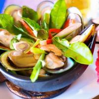Hs10. Steamed Mussels · Fresh steamed mussels, served with house spicy sauce.