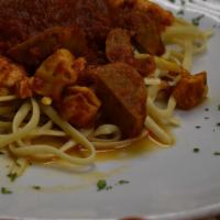 Linguini Pollo Salsiccia · Pasta with chicken and Italian sausage in a marinara sauce.