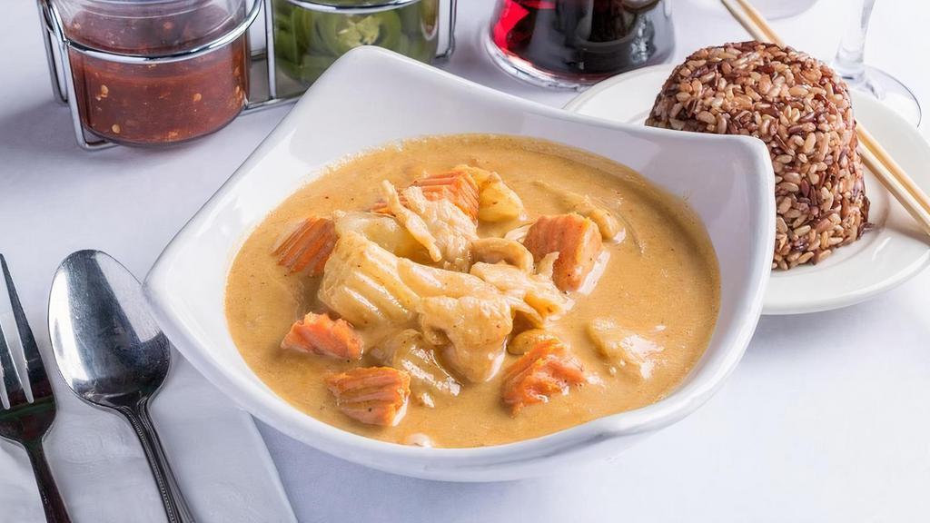 Massaman Curry (L) · Mild creamy massaman curry in coconut milk with potatoes, carrots, onions and peanuts